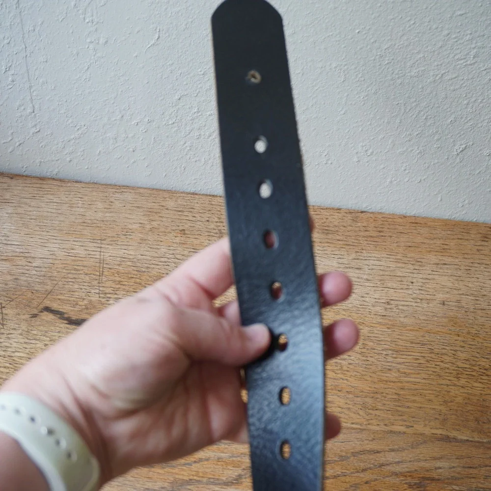 Mens Size Medium Genuine Leather Belt Black Casual Rugged Matte Silver Buckle